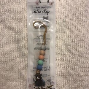 Brand New Ryan & Rose cutie Clip